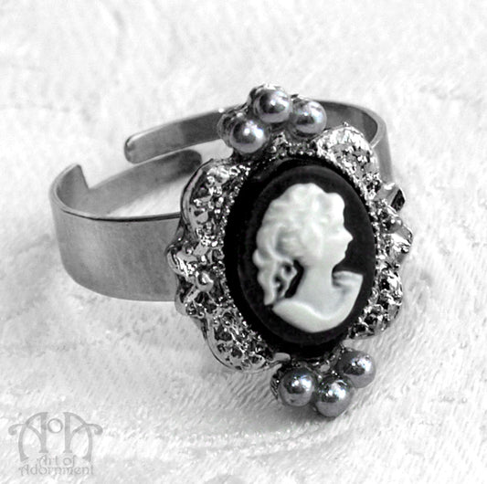 Luminosa Victorian Black & White Cameo Adjustable Ring