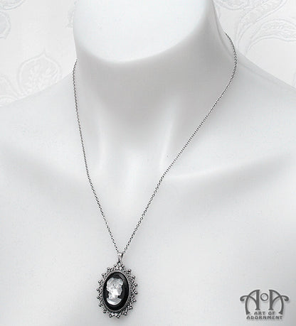 Luminosa Frosted Cameo Filigree Pendant Necklace